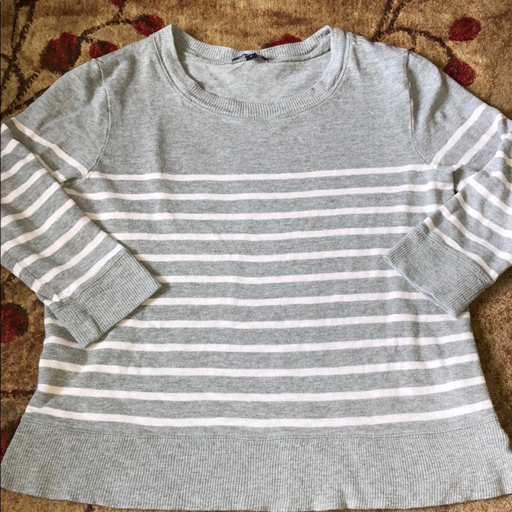 Grey and white striped Gap 3/4 sleeve sweater